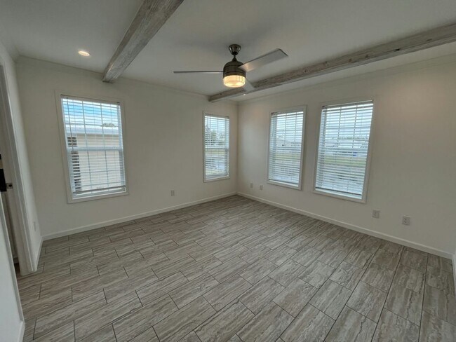 Building Photo - 385 Jose Gaspar Dr