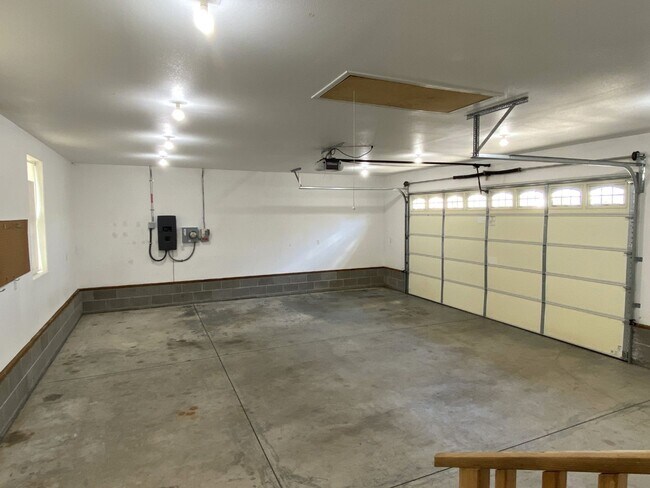 Building Photo - Serene in Dallesport, WA