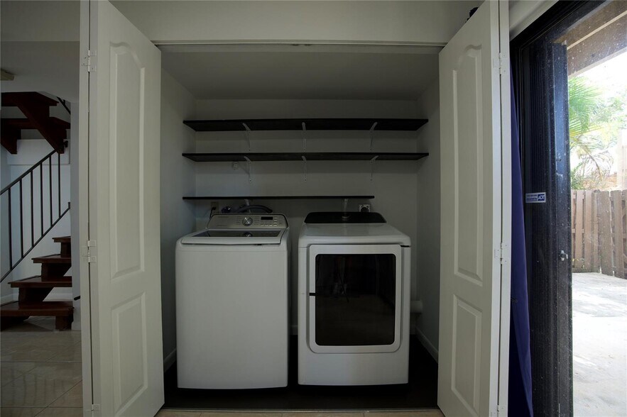 Building Photo - 2125 SW 81st Ave