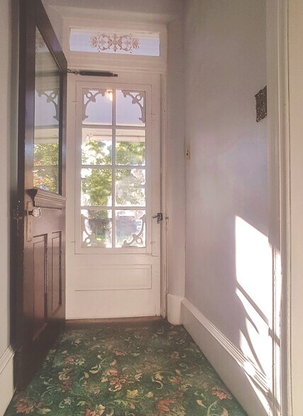 Building Photo - 37A Maple Ave