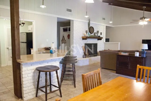 Building Photo - 662 Ridgewood Dr