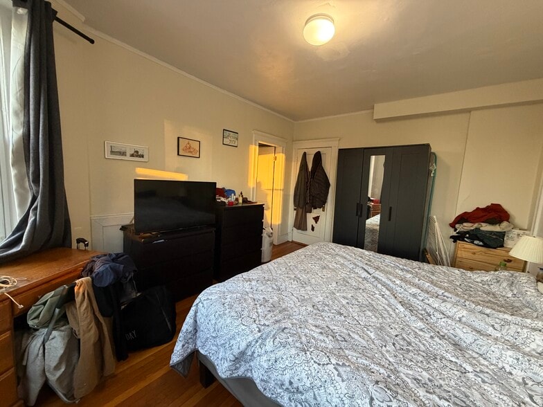 Building Photo - 463 Commonwealth Ave