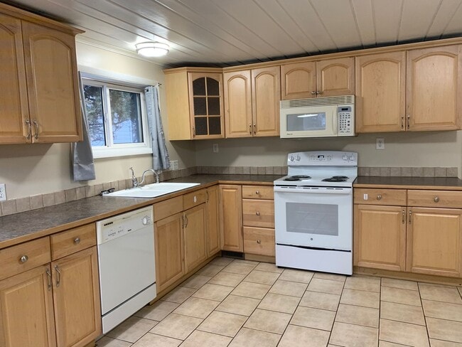 Building Photo - 3 Bedroom 1 Bath house located in Osburn, ...