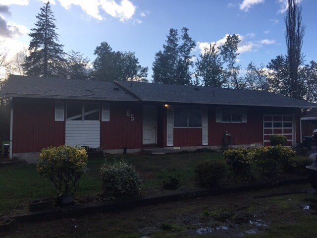 Primary Photo - 3 Bedroom 1 Bath Home on large lot in Cascade Locks, OR