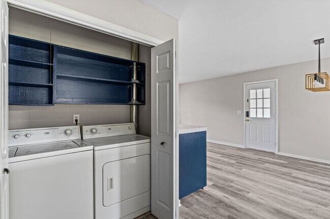 Building Photo - Pet-Friendly | Large Fenced Yard in North Wilmington