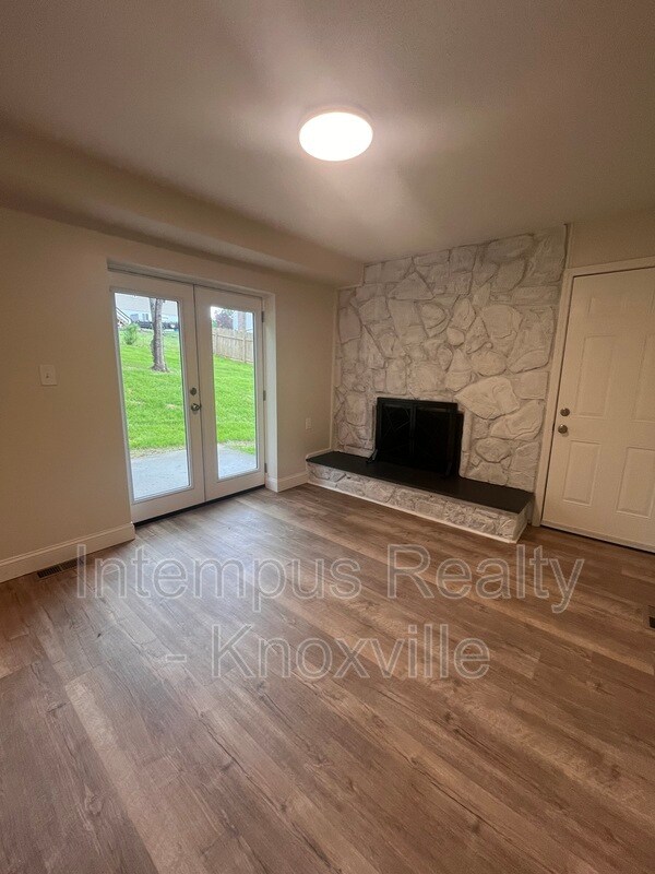 Building Photo - 228 Duzane Dr