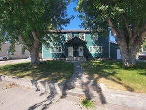 Building Photo - Spacious 3-Bed, 2-Bath Home with Fenced Ya...