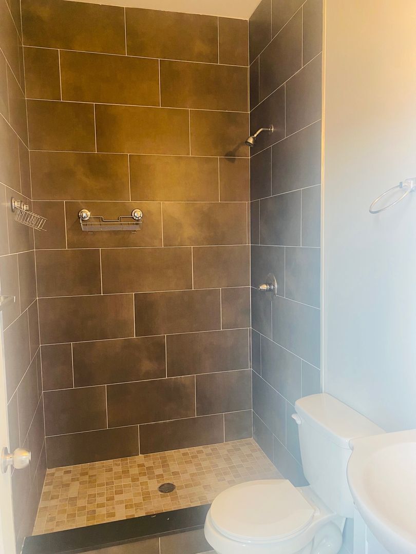 Building Photo - 1827 W Diamond St