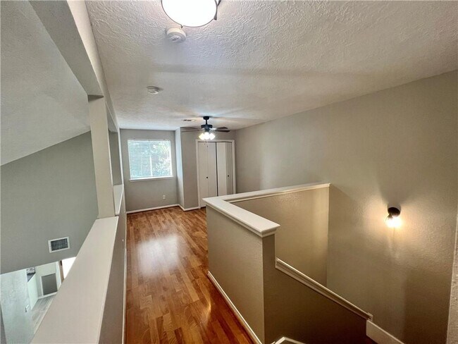 Building Photo - 5305 Summer Cir