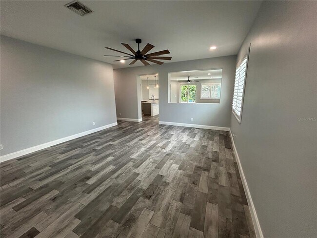 Building Photo - 25427 Doredo Dr
