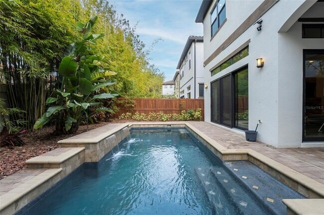 Building Photo - 8376 Via Vittoria Way
