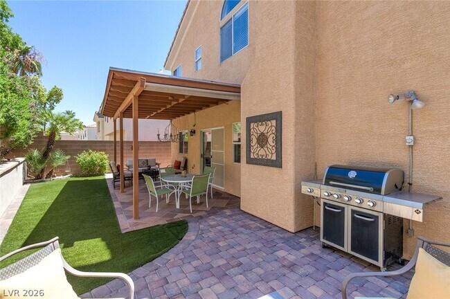 Building Photo - 2025 Shining Feather Ln