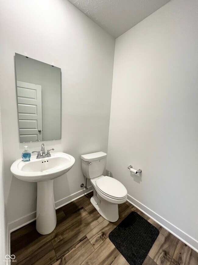 Building Photo - 2725 Linwood Ave