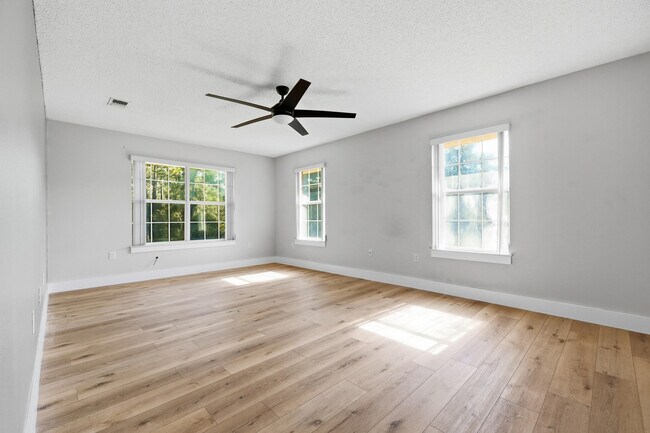 Building Photo - 4881 Traxx St