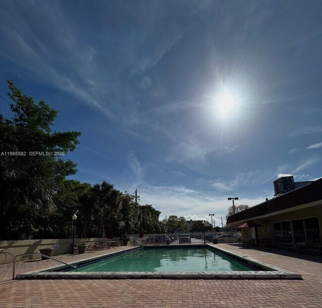 Building Photo - 1805 Sans Souci Blvd