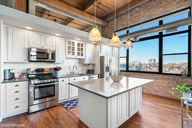 Building Photo - 1259 N Wood St