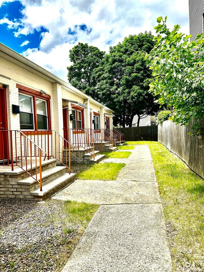 Building Photo - 31-33-33 Tillinghast St