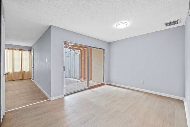 Building Photo - 12528 Wellington Park Dr