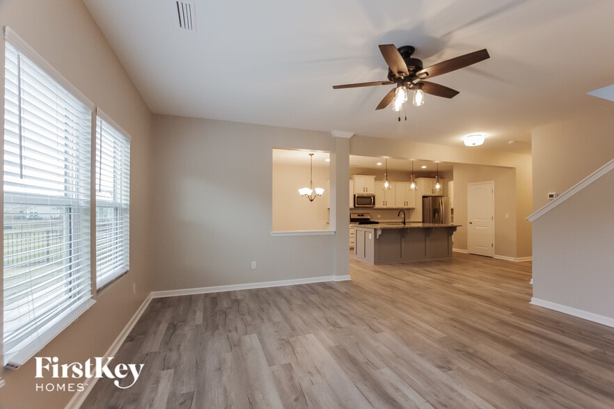 Building Photo - 4201 Bent Green Ln