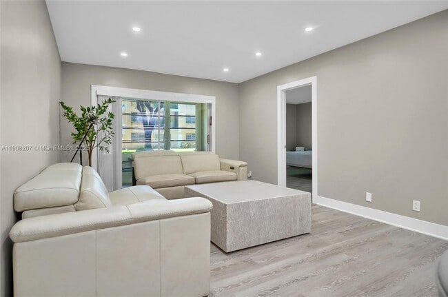 Building Photo - 100 Ashbury Rd