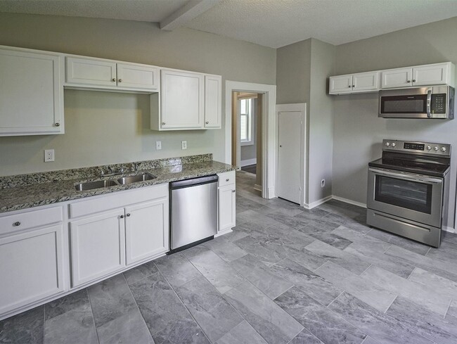 Building Photo - UPDATED AND DARLING 3 bed, 1 bath home nea...