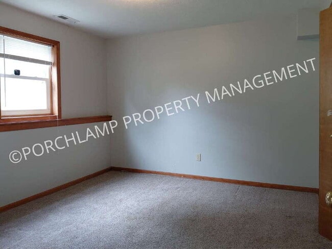 Building Photo - 3045 Chaminade Ct SW