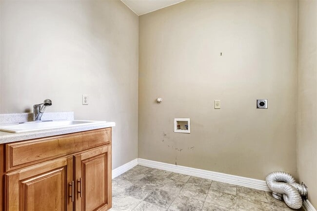 Building Photo - 2506 Camden Park