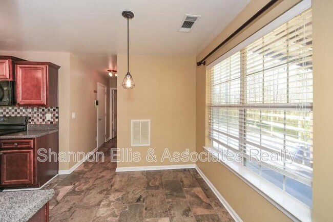 Building Photo - 137 Baywood Crossing