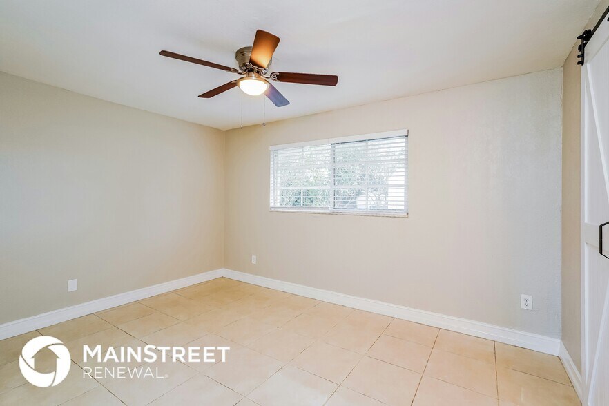 Building Photo - 418 NE 15th Ave