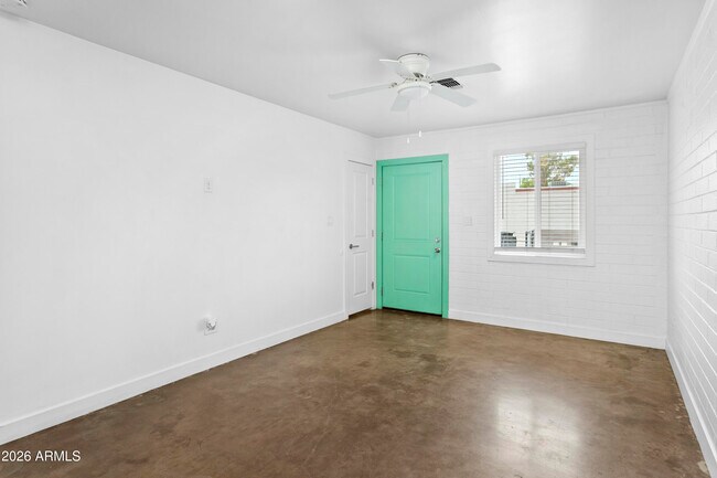 Building Photo - 1646 E McKinley St