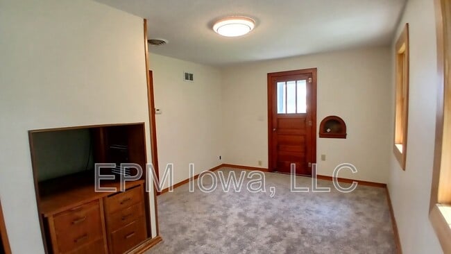 Primary Photo - 524 S Hackett Rd