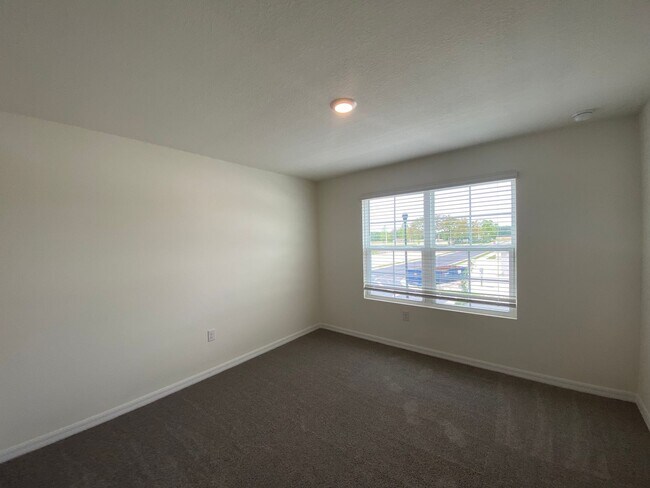 Building Photo - Avalon Woods 4/3/2 ***WON'T LAST***