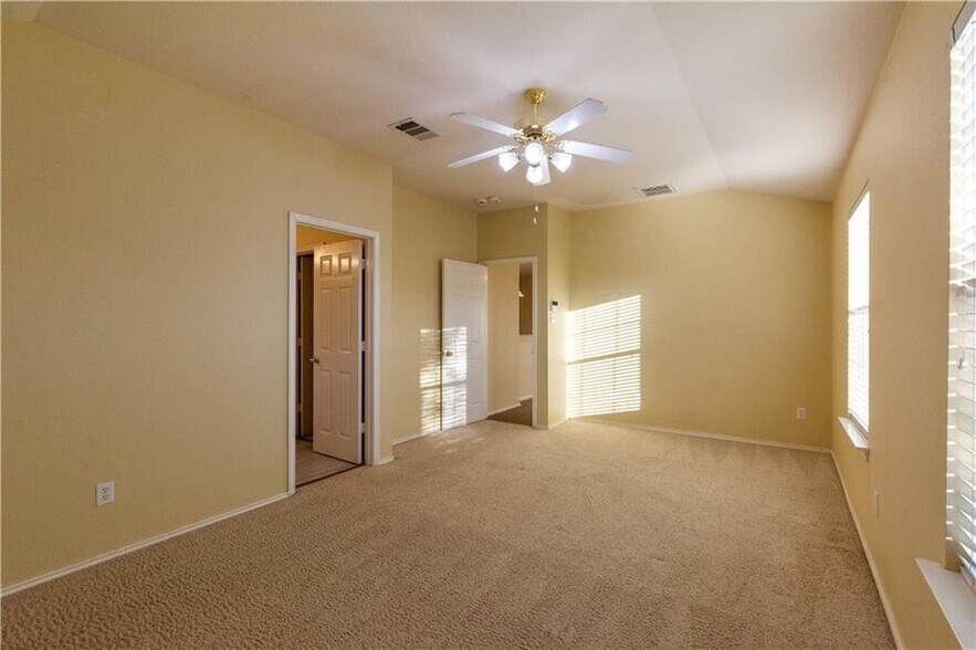 Master Bedroom 1 - 1900 Scofield Ridge Pky