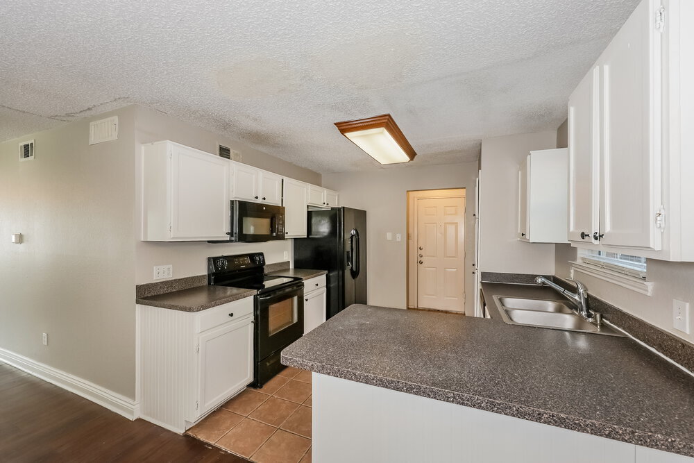 Building Photo - 1521 Lincolnshire Way