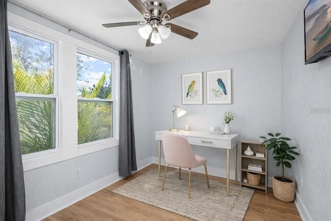 Building Photo - 2606 W Henry Ave