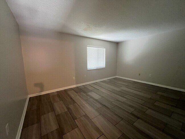 Building Photo - Spacious 2brm 1.5ba townhome Condo in The Villas off Conway Rd.