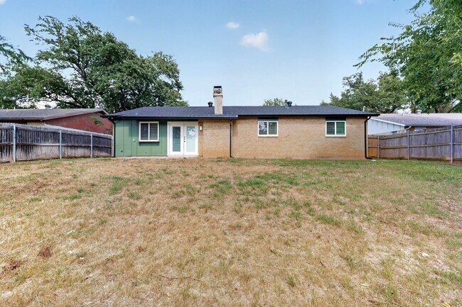 Building Photo - 2606 Hilldale Blvd