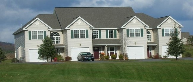 Building Photo - Hiland Springs