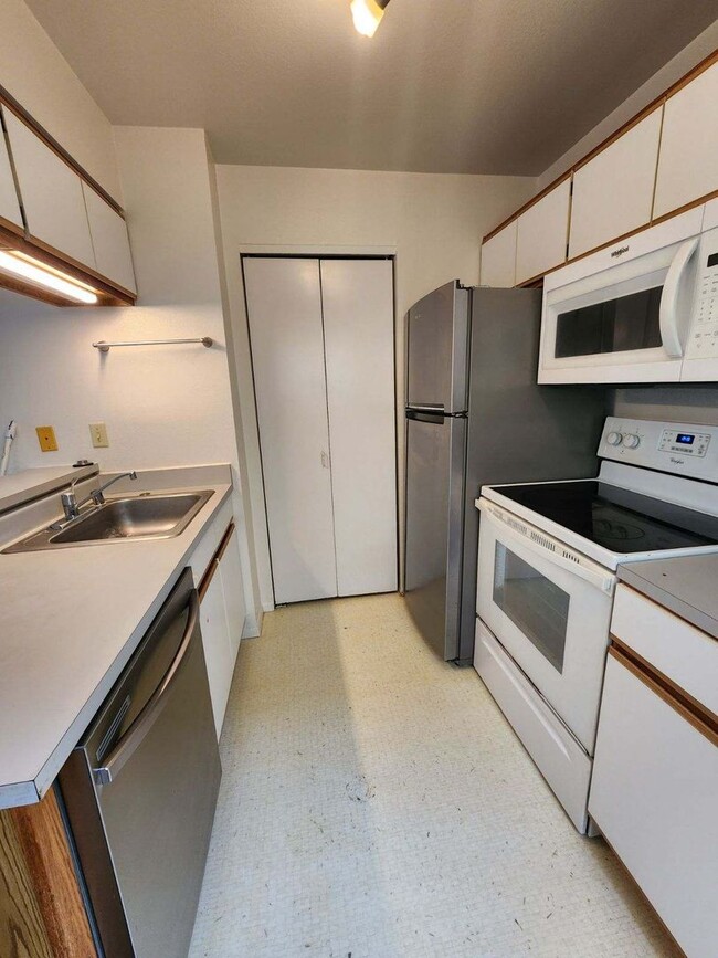 Building Photo - Golf Course Facing 1 Bedroom Waikoloa Village Condo