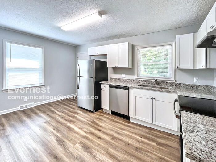 Building Photo - 2815 Crescent Ln