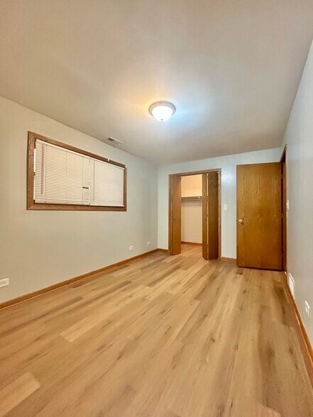 Building Photo - 2708 W 37th Plz