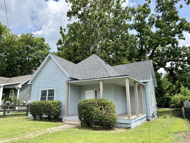 Building Photo - Newly Remodeled 2BR/2BA East Nashville Home with Covered Front Porch, Huge Deck, Spacious Backyar...