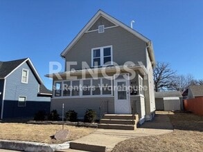 Building Photo - Available now - Spacious 1 Bedroom 1 Bath Upper Level Duplex in South Saint Paul