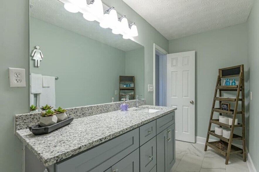 Building Photo - 56 Arrowhead Dr