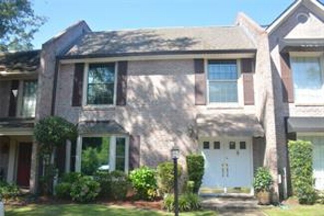 Primary Photo - 806 E Lee St
