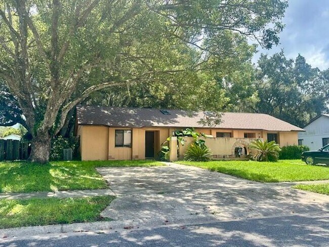 Building Photo - COZY 2/2 DUPLEX