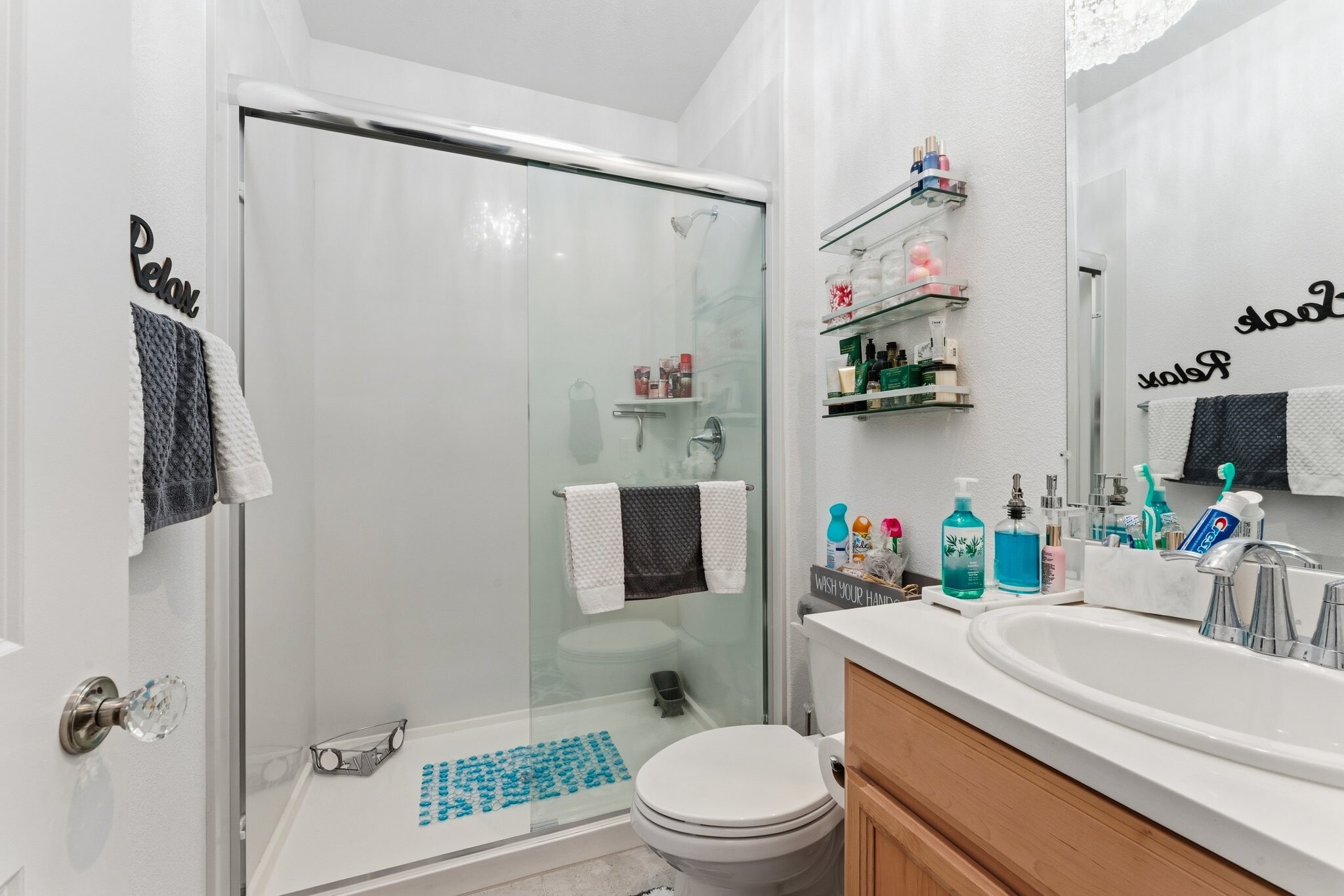 Building Photo - 936 Bergenia St