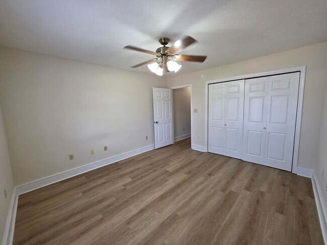 Building Photo - 916 Rentz Ave