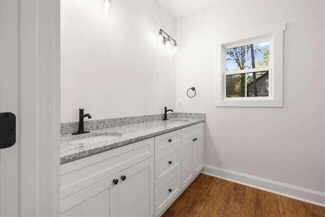 Building Photo - 2275 Hwy 19 N