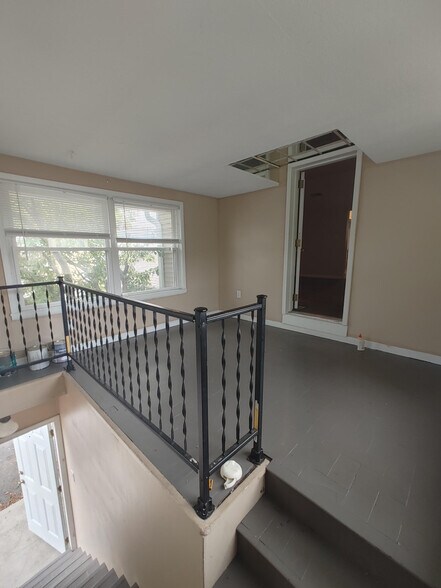 Building Photo - 231 Avon Ave